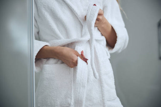 La Bata de Baño: La Transición Perfecta entre el Agua y el Descanso