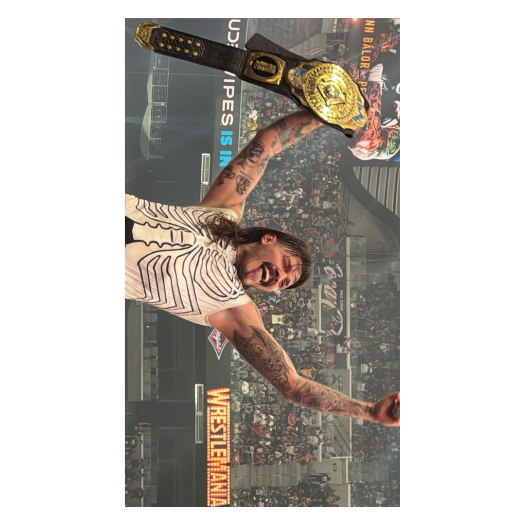 Toalla de baño WWE Dominik Mysterio - Suave y Absorbente