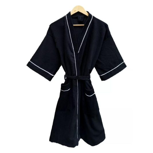 Bata de Baño Negra Detalle en Blanco